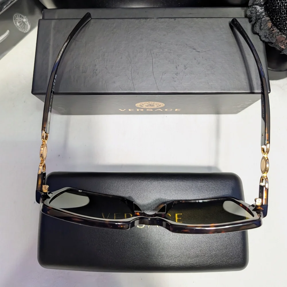 Versace nib chic